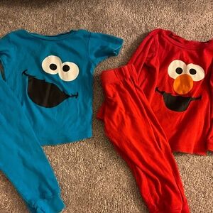 Unisex Sesame Street pajama sets